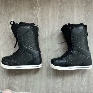 Thirtytwo Women’s Snowboarding Boots- Size 8